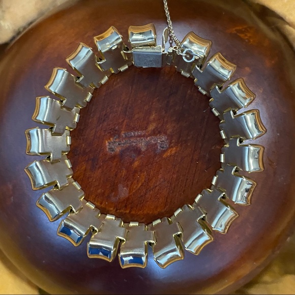 Vintage Gold Tone Articulated Link Bracelet. - Picture 2 of 11